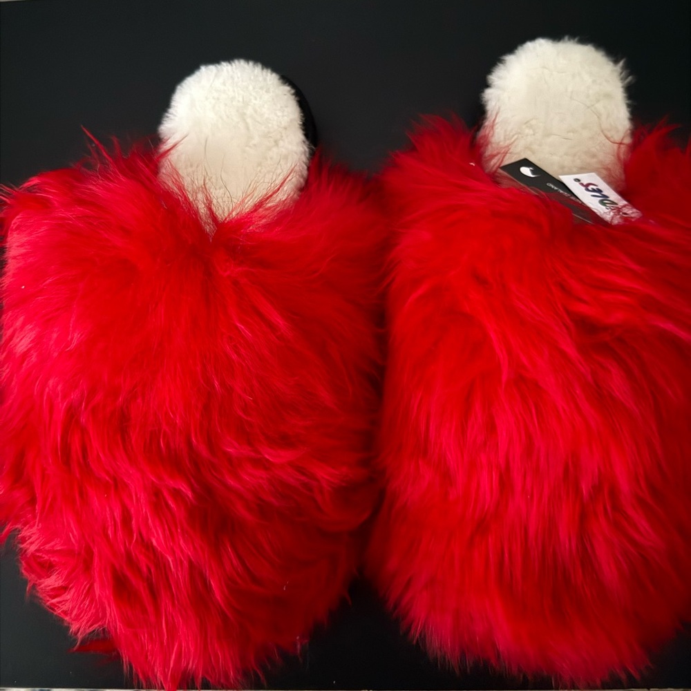 FURMOO Riding Hood Moodles - NWT - Slippers